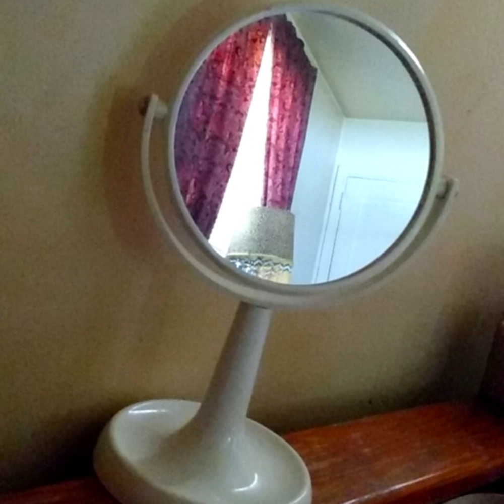 Mirror white  target